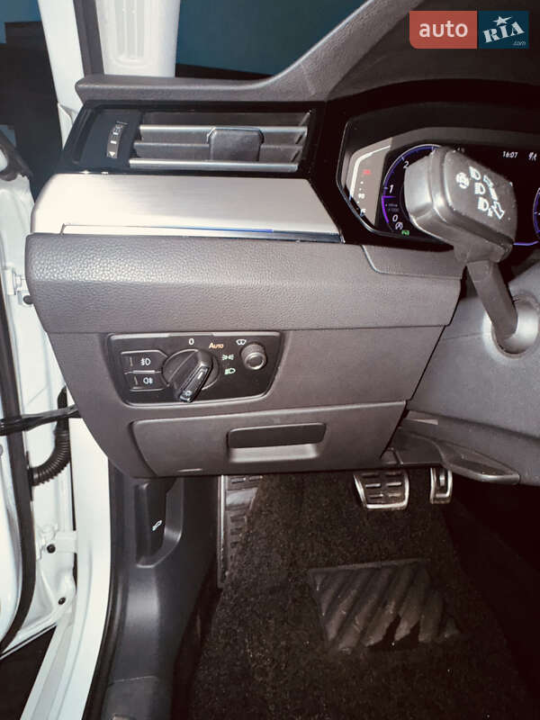 Седан Volkswagen Passat 2020 в Лозовой