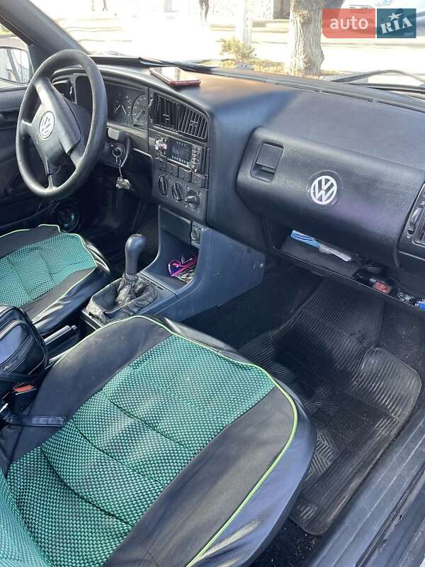 Седан Volkswagen Passat 1990 в Великой Багачке