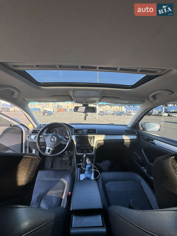 Седан Volkswagen Passat 2013 в Києві