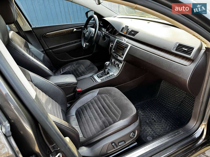Седан Volkswagen Passat 2012 в Днепре
