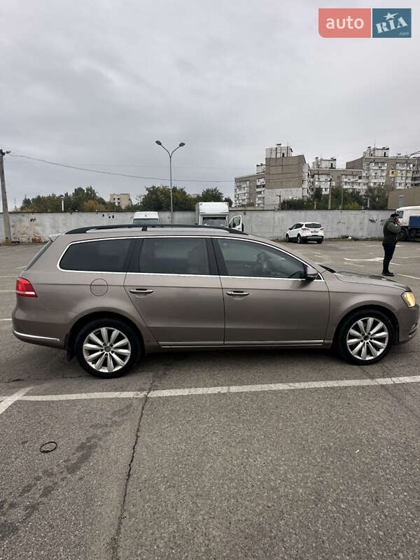 Универсал Volkswagen Passat 2011 в Киеве