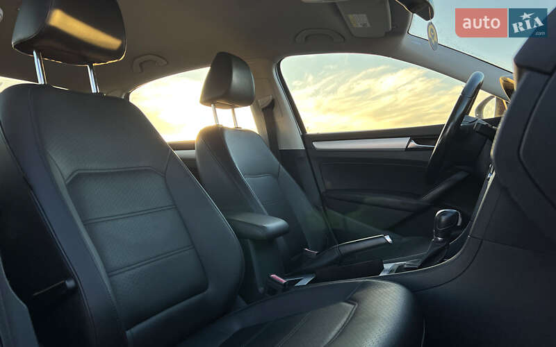 Седан Volkswagen Passat 2011 в Львові