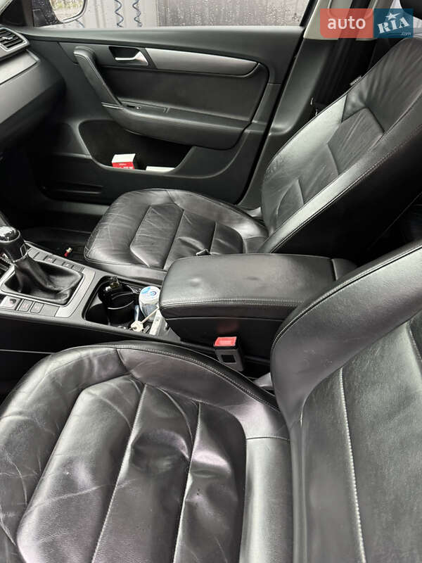 Универсал Volkswagen Passat 2012 в Вознесенске