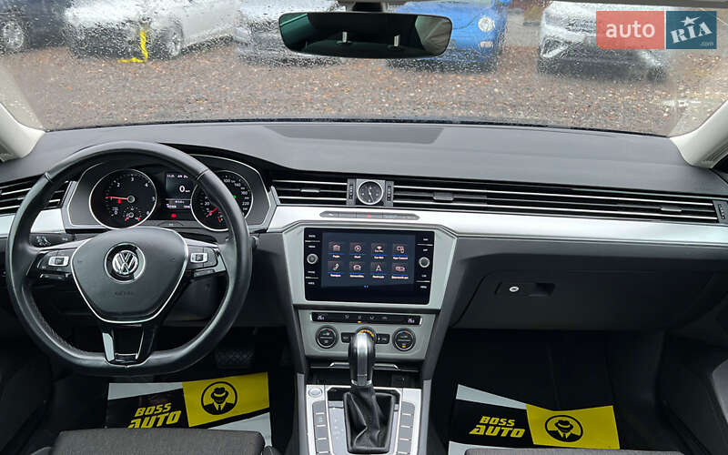 Универсал Volkswagen Passat 2017 в Львове