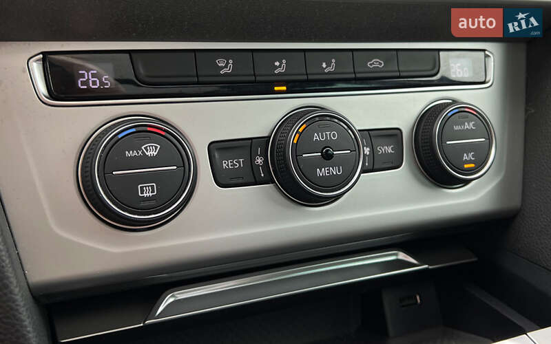 Универсал Volkswagen Passat 2017 в Львове