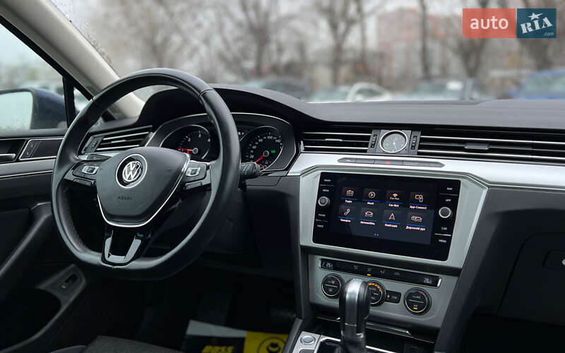 Универсал Volkswagen Passat 2017 в Львове