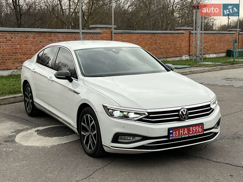 Седан Volkswagen Passat 2021 в Дрогобыче