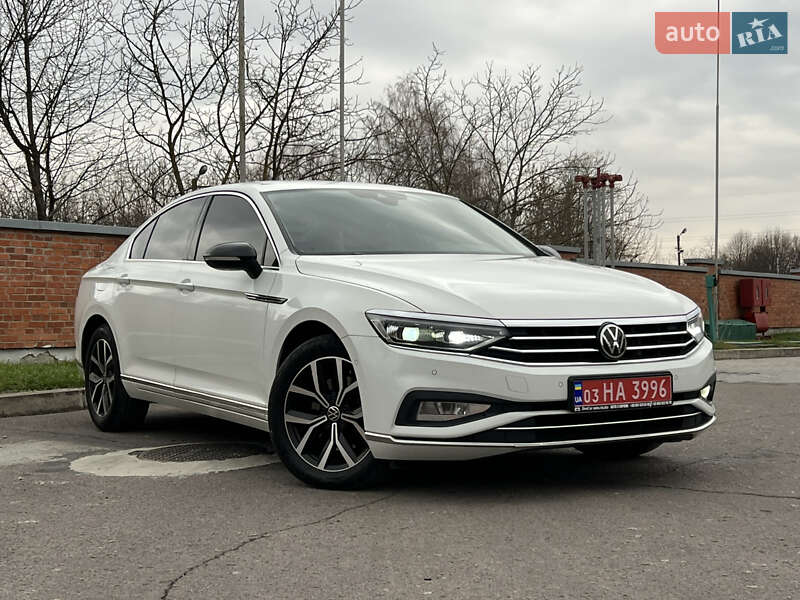 Седан Volkswagen Passat 2021 в Дрогобыче
