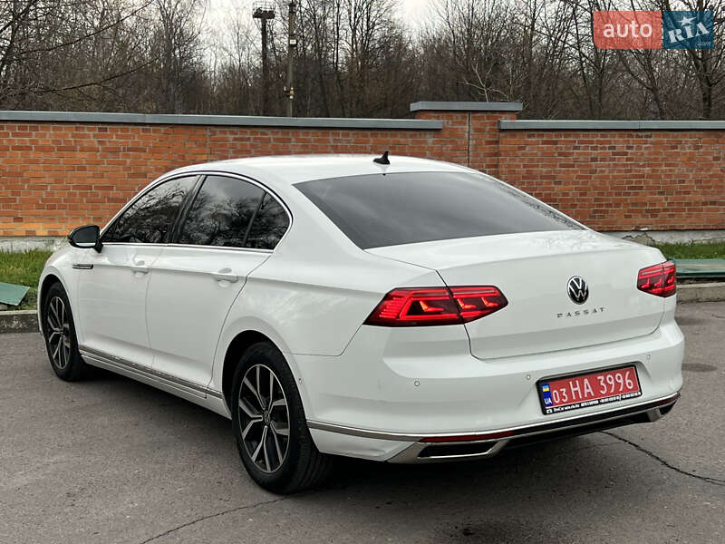 Седан Volkswagen Passat 2021 в Дрогобыче