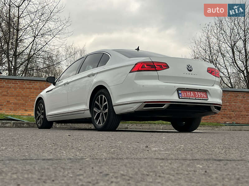 Седан Volkswagen Passat 2021 в Дрогобыче