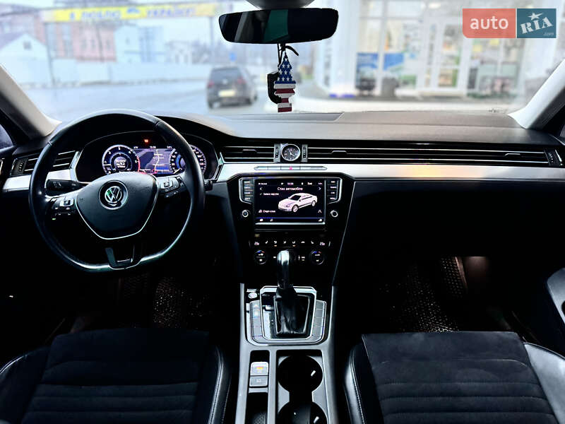 Седан Volkswagen Passat 2016 в Тростянце