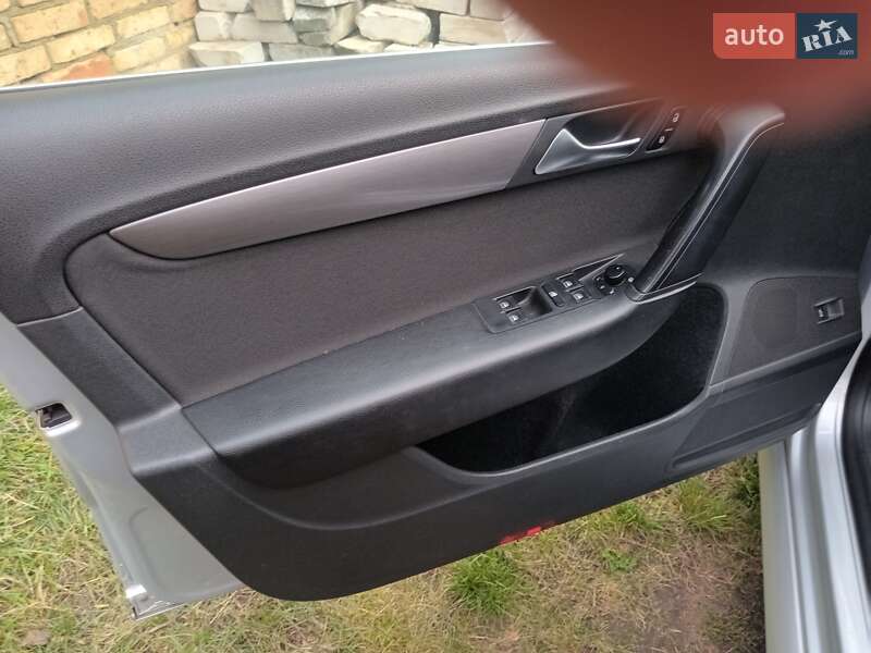 Универсал Volkswagen Passat 2011 в Каменке