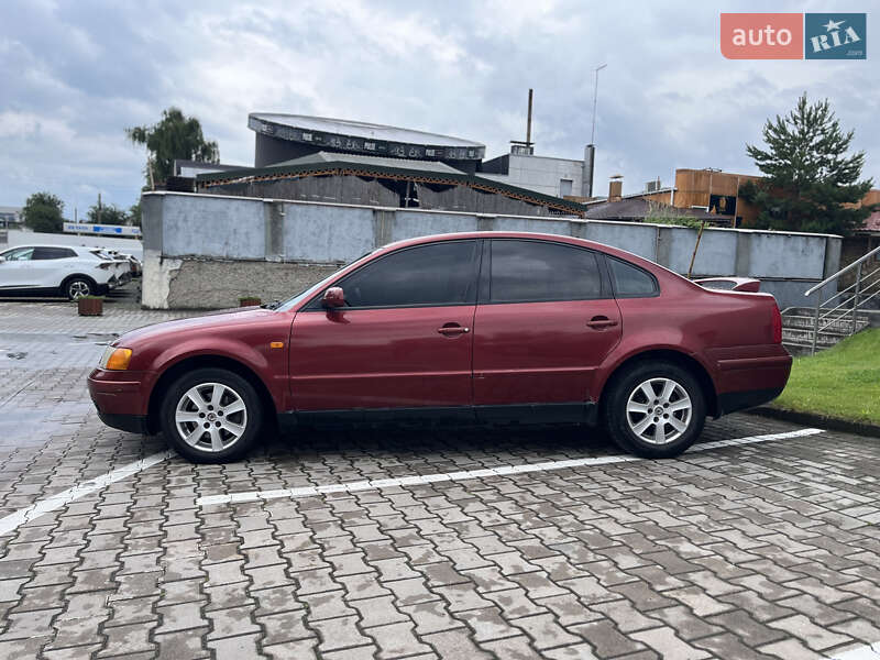 Седан Volkswagen Passat 1998 в Луцке