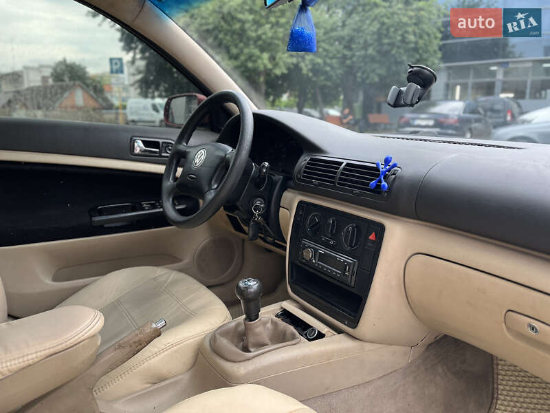 Седан Volkswagen Passat 1998 в Луцке