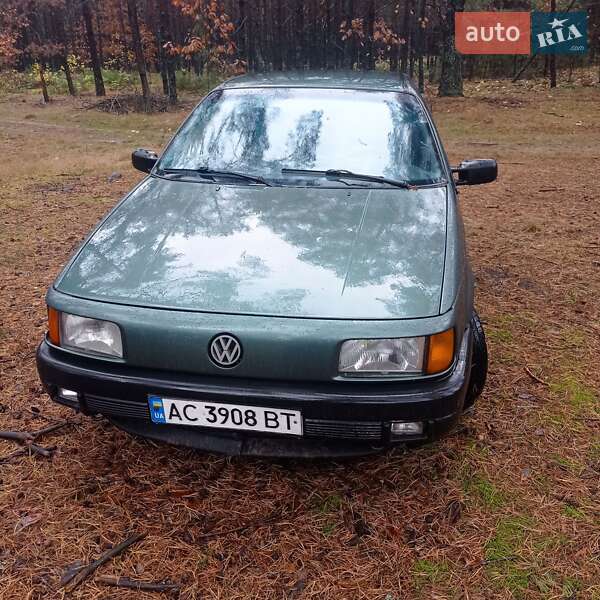 Седан Volkswagen Passat 1989 в Голобах