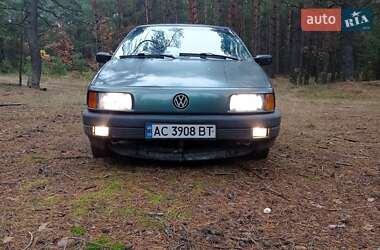 Седан Volkswagen Passat 1989 в Голобах