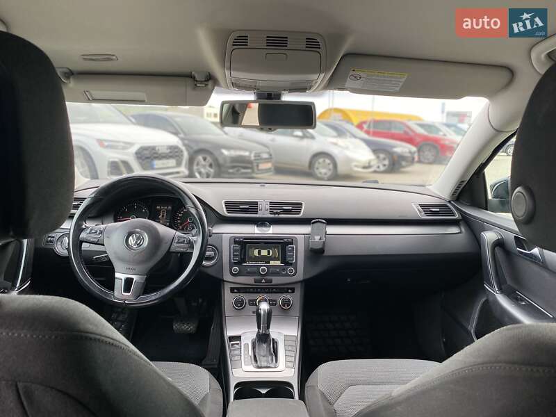 Седан Volkswagen Passat 2014 в Ужгороді