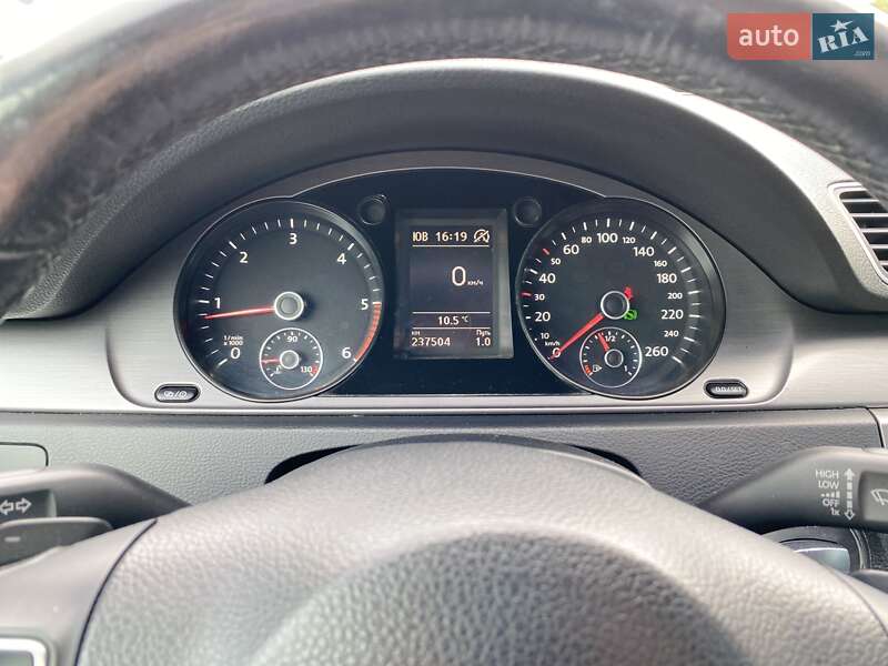 Седан Volkswagen Passat 2014 в Ужгороді