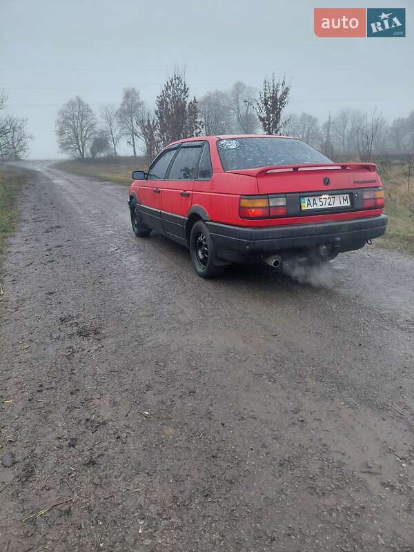Седан Volkswagen Passat 1991 в Сквире