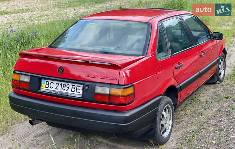 Седан Volkswagen Passat 1992 в Кривом Роге