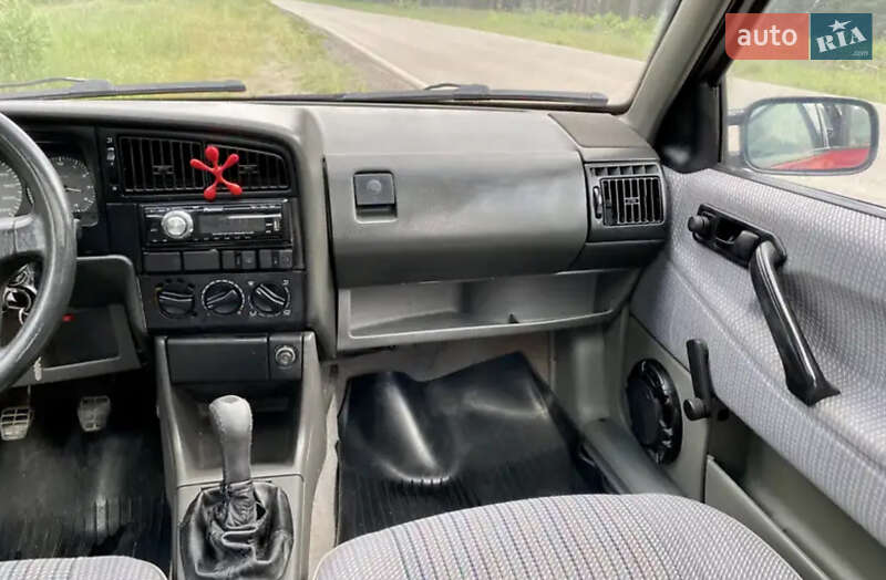 Седан Volkswagen Passat 1992 в Кривом Роге