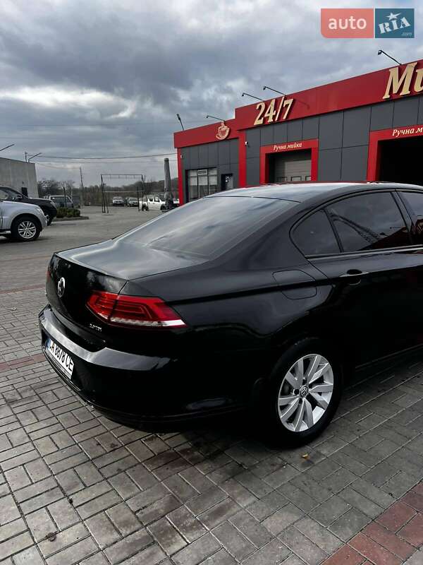 Седан Volkswagen Passat 2017 в Черкассах