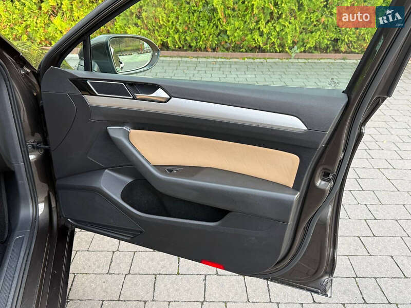 Универсал Volkswagen Passat 2015 в Стрые