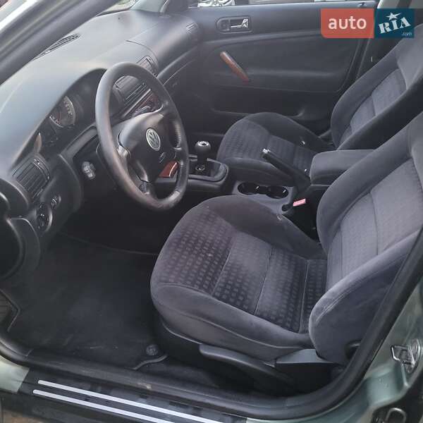 Седан Volkswagen Passat 2003 в Болехове