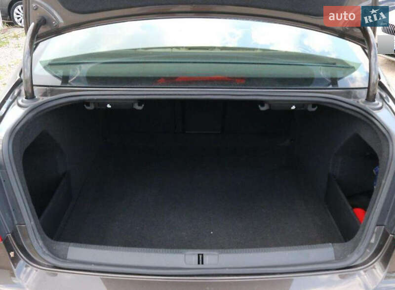 Седан Volkswagen Passat 2014 в Львове