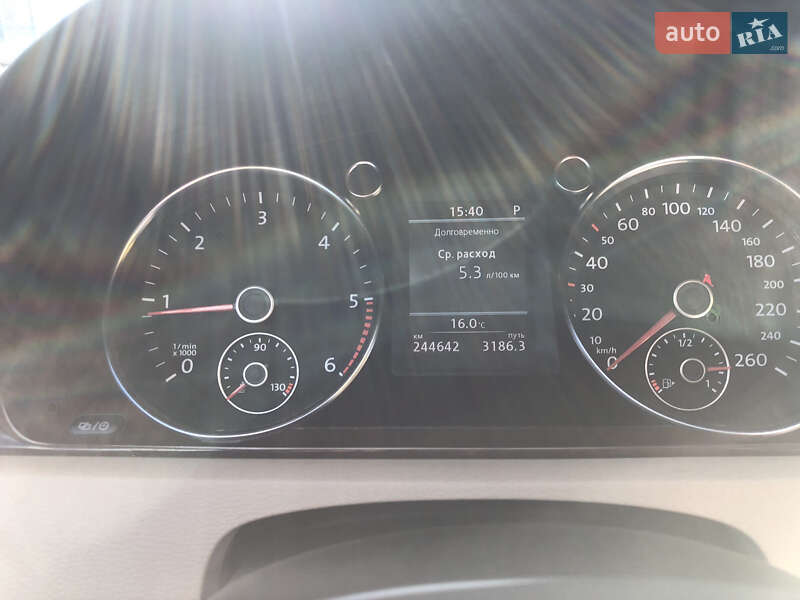 Седан Volkswagen Passat 2014 в Львове