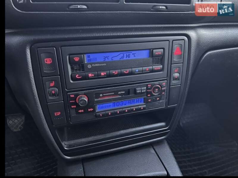 Седан Volkswagen Passat 2002 в Запорожье