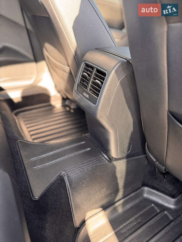 Седан Volkswagen Passat 2014 в Лозовой