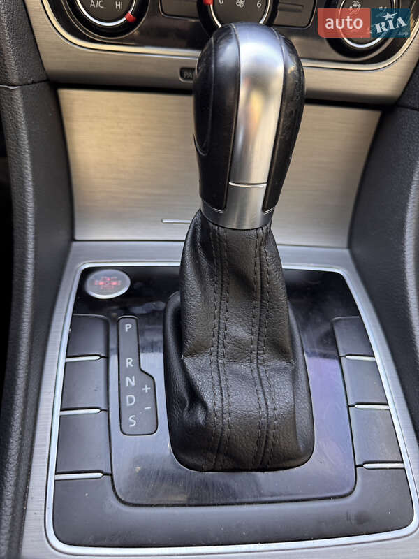 Седан Volkswagen Passat 2014 в Лозовой