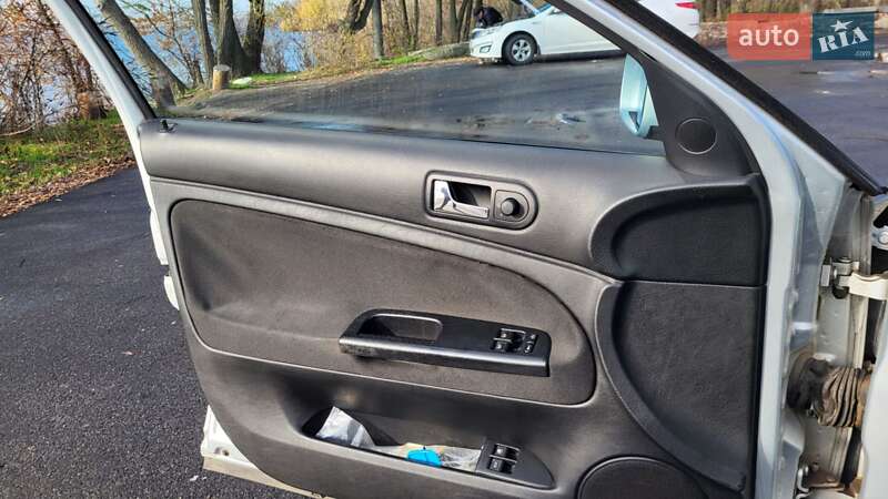 Универсал Volkswagen Passat 2003 в Днепре