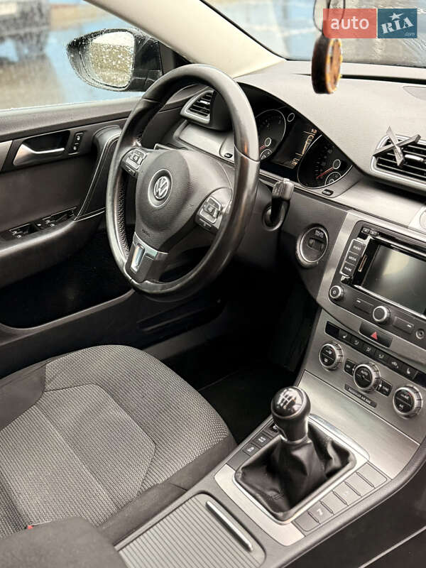 Универсал Volkswagen Passat 2013 в Софиевской Борщаговке