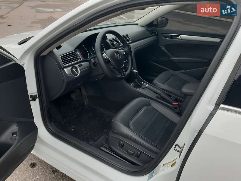 Седан Volkswagen Passat 2016 в Харькове