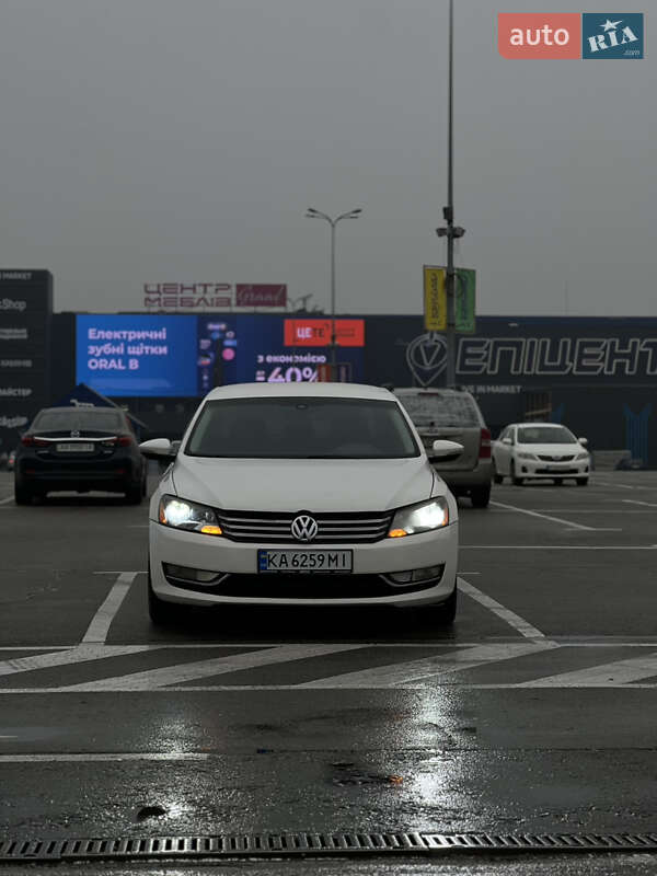 Седан Volkswagen Passat 2011 в Киеве
