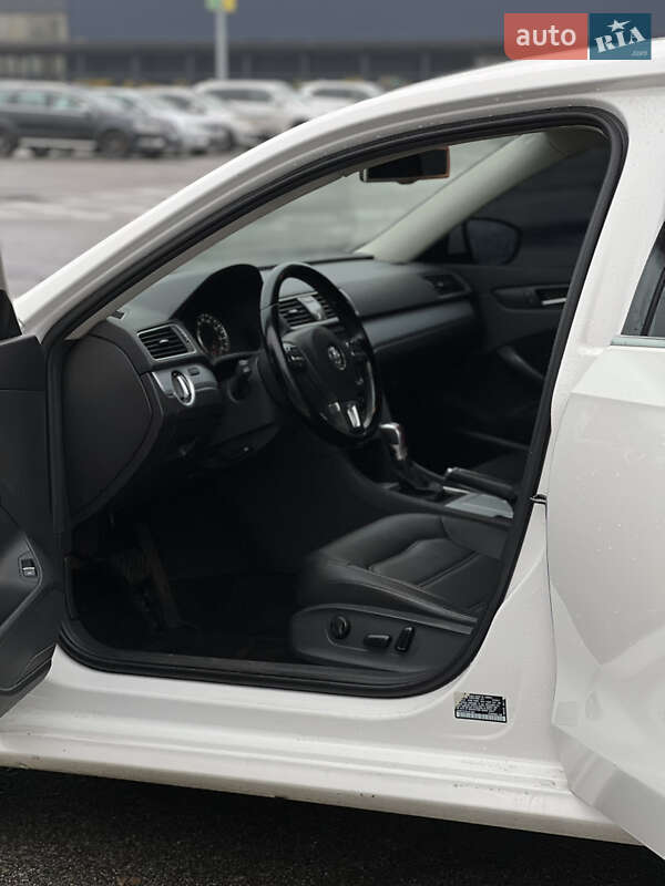 Седан Volkswagen Passat 2011 в Киеве