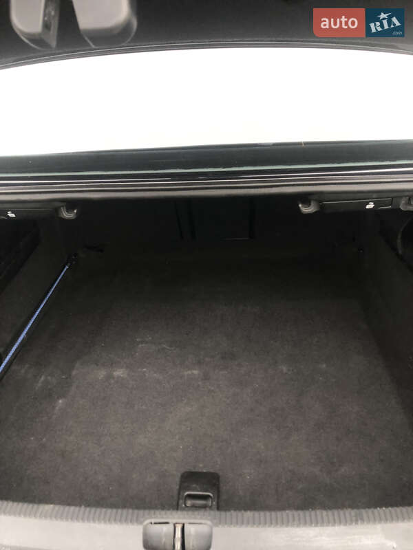 Седан Volkswagen Passat 2011 в Ужгороде