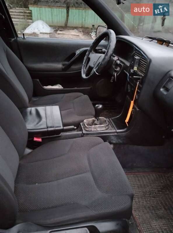 Седан Volkswagen Passat 1989 в Глухове