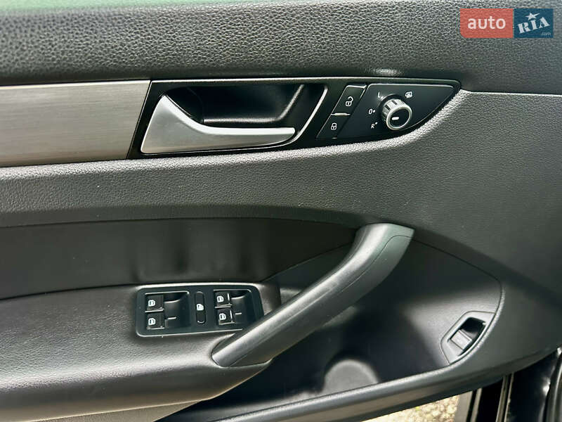 Седан Volkswagen Passat 2014 в Киеве