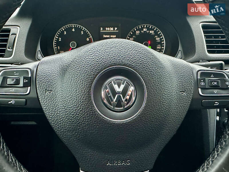 Седан Volkswagen Passat 2014 в Киеве