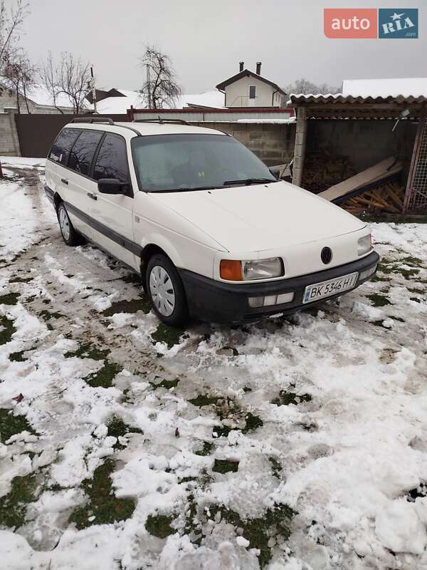 Універсал Volkswagen Passat 1990 в Дубні