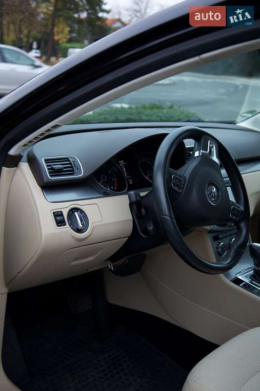 Универсал Volkswagen Passat 2012 в Ивано-Франковске