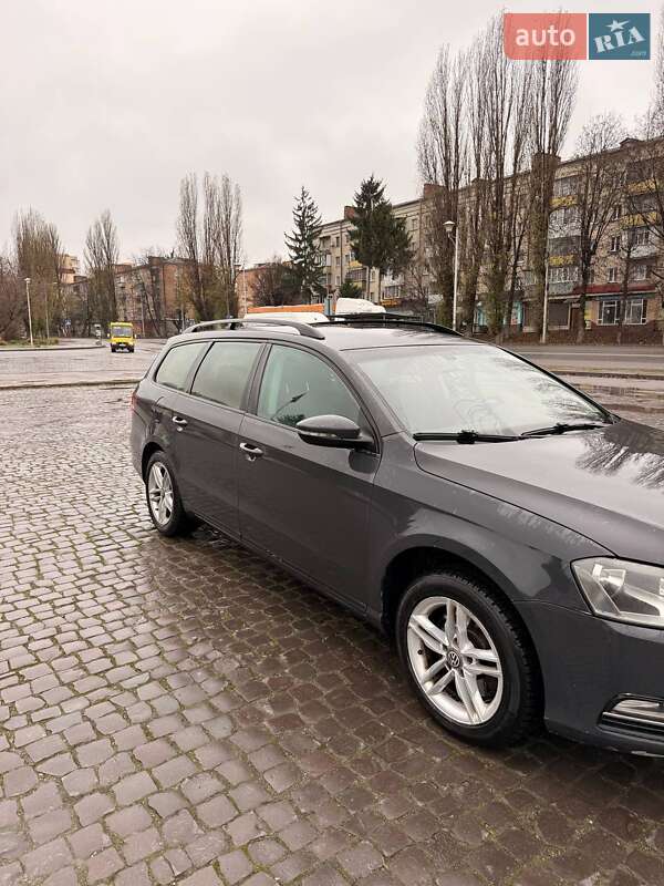Универсал Volkswagen Passat 2011 в Киеве