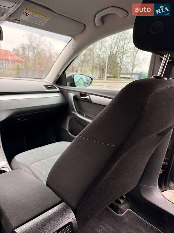 Универсал Volkswagen Passat 2011 в Киеве