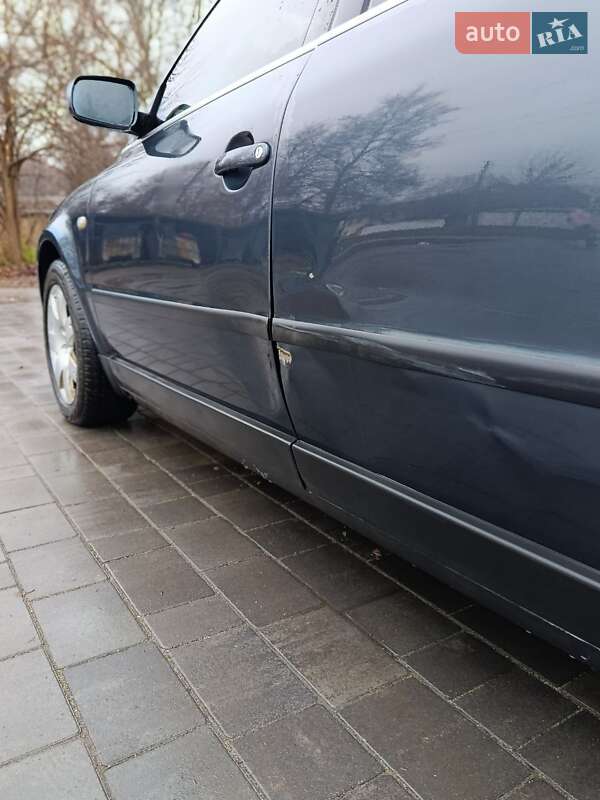Универсал Volkswagen Passat 2002 в Староконстантинове