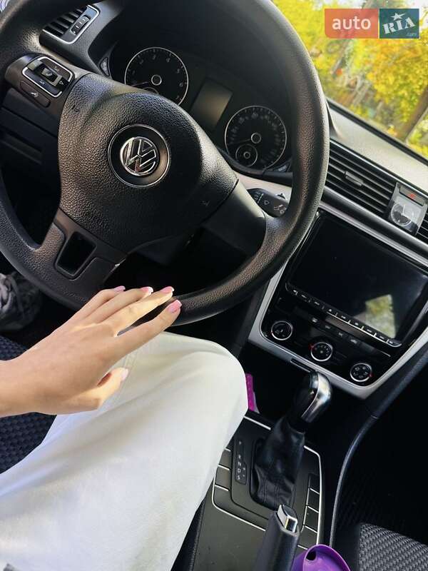 Седан Volkswagen Passat 2013 в Днепре