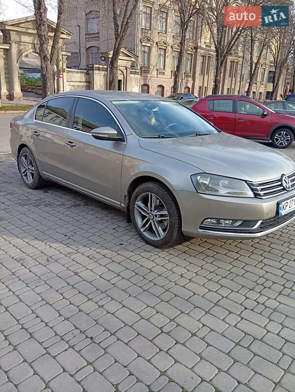 Седан Volkswagen Passat 2012 в Запорожье