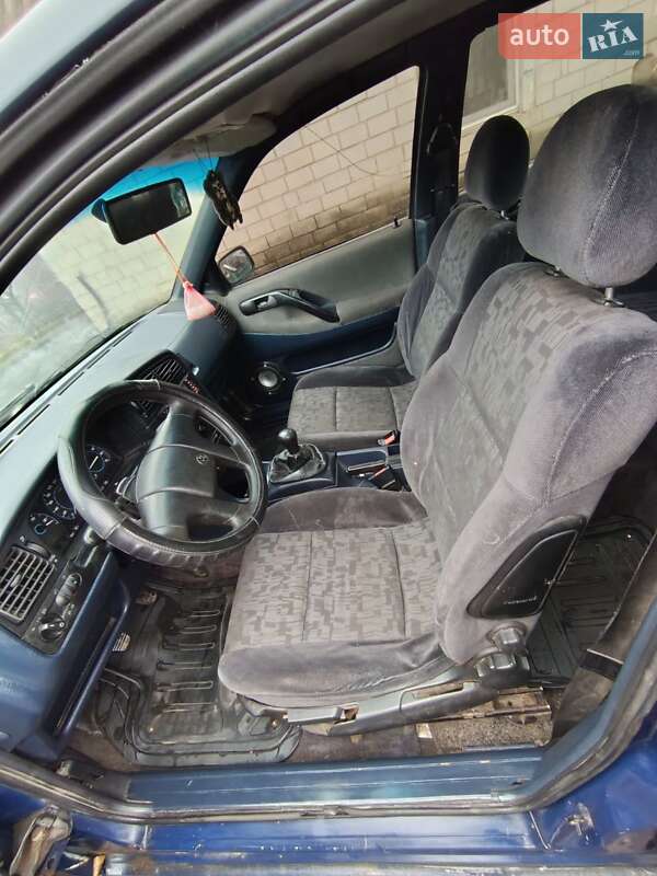 Седан Volkswagen Passat 1996 в Смеле